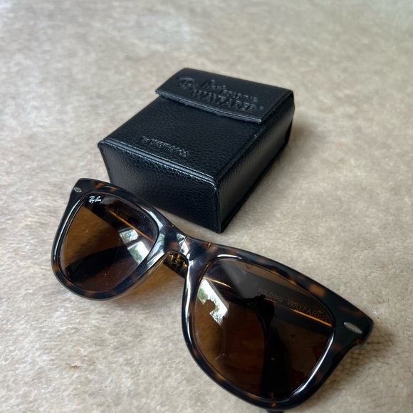 Ray-Ban Folding Wayfarer Tortoise Sunglasses - Picture 1 of 6